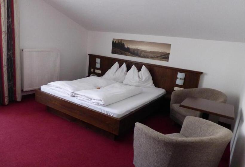 Семейный Номер, Dorfgasthof Schlösslstube