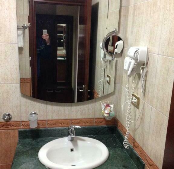 חדר סטנדרט, Lyhnidas