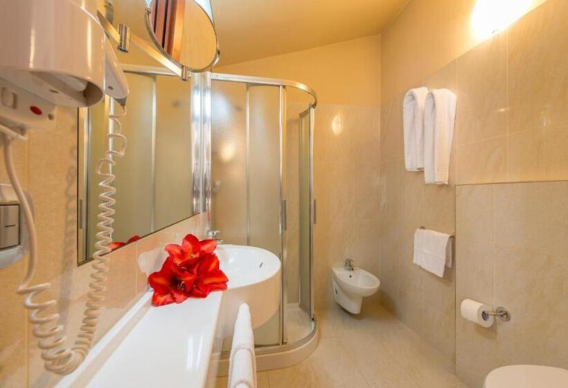 חדר סטנדרט לארבעה, Palace Magnolia Spa