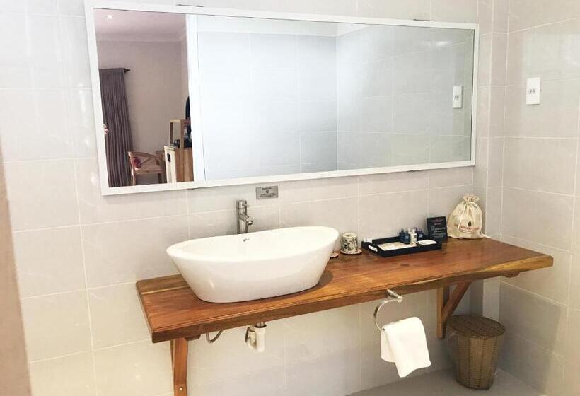 اتاق استاندارد سه تخته با چشمانداز باغ, Peppercorn Beach Resort