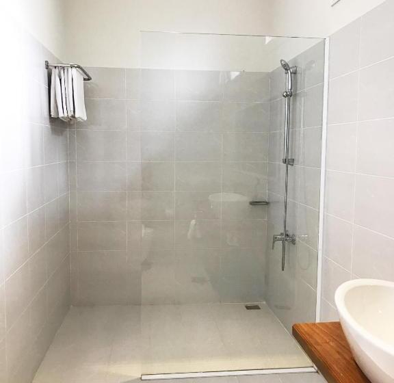 اتاق استاندارد سه تخته با چشمانداز باغ, Peppercorn Beach Resort