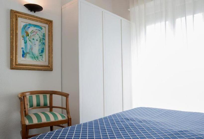 اتاق استاندارد سه نفره, Sabrina