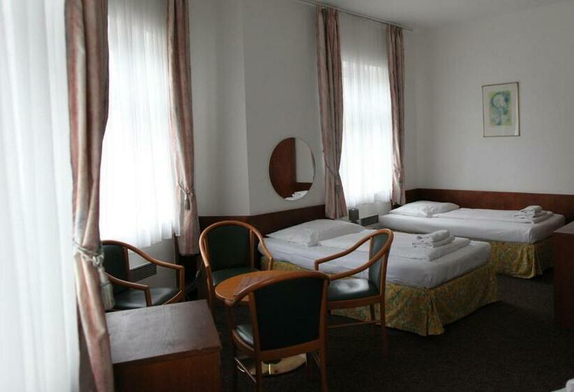 غرفة قياسية رباعية, Skála