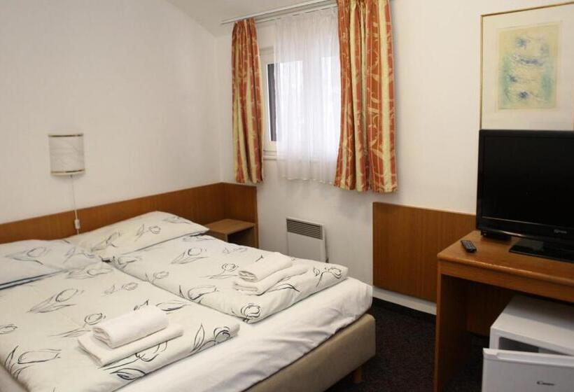 Люкс 2 Спальни, Skála