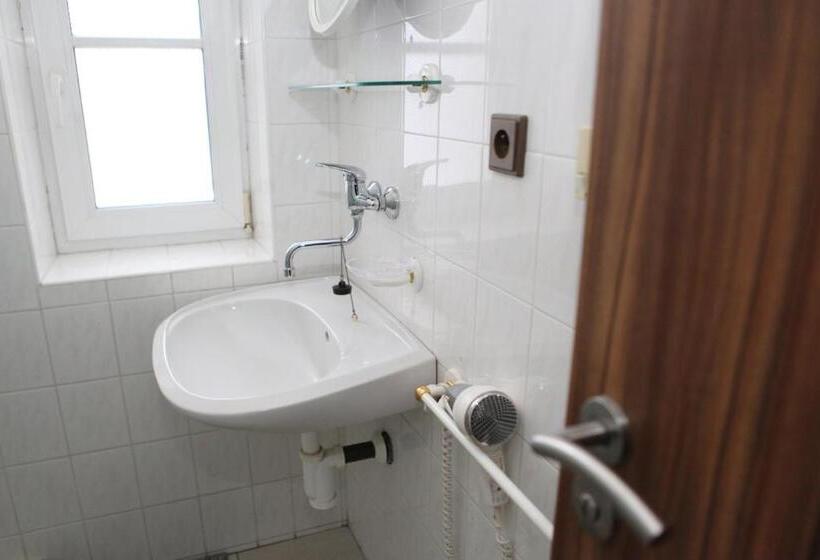 Люкс 2 Спальни, Skála