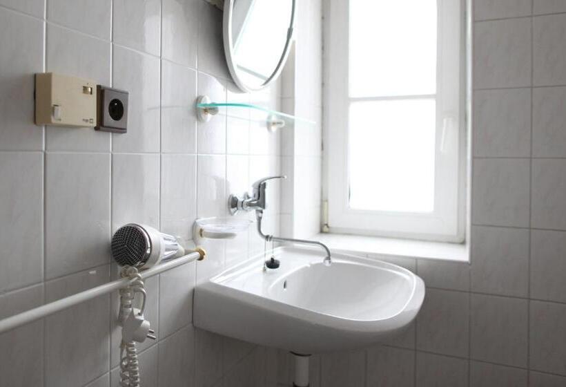 Номер Стандарт, Skála