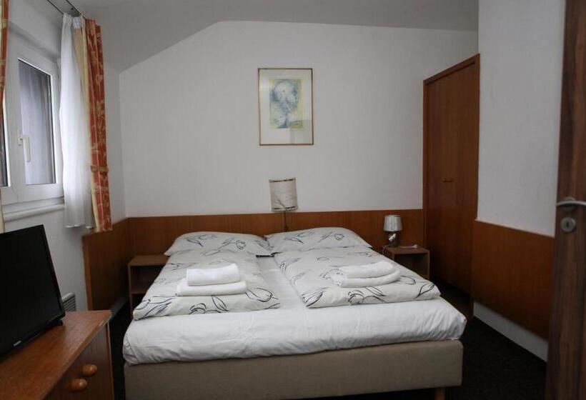 Люкс 2 Спальни, Skála