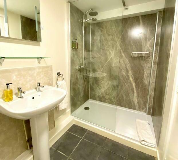 标准间, The Craven Arms