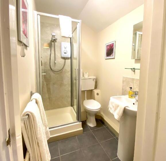 标准间, The Craven Arms