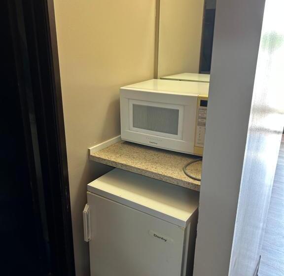 غرفه قياسيه سريرين مزدوجين, Cedar Inn