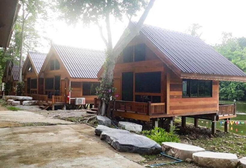 패밀리 룸, Pechpailin Resort