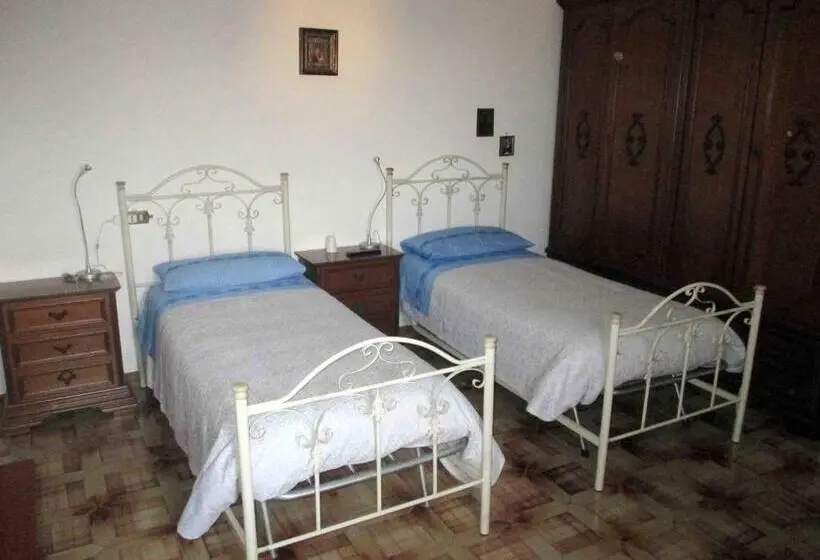 スタンダードトリプルルームの外観-バスルーム, Villa Franca B&b