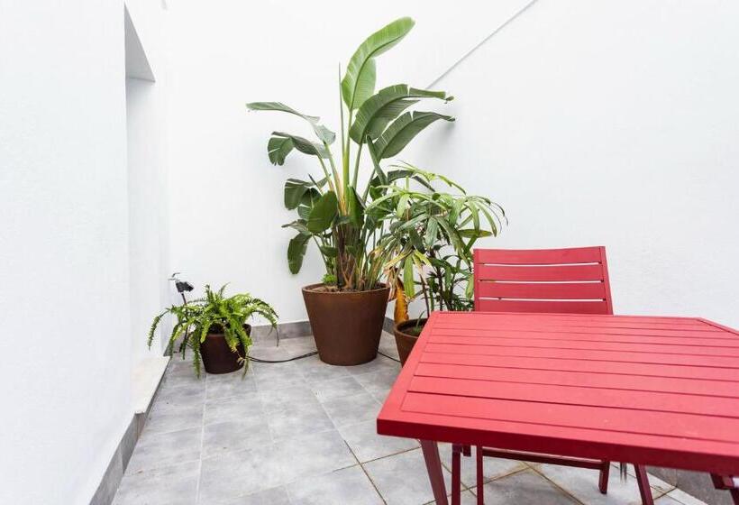 اتاق استاندارد با تراس, Reina 107 Beach Boutique
