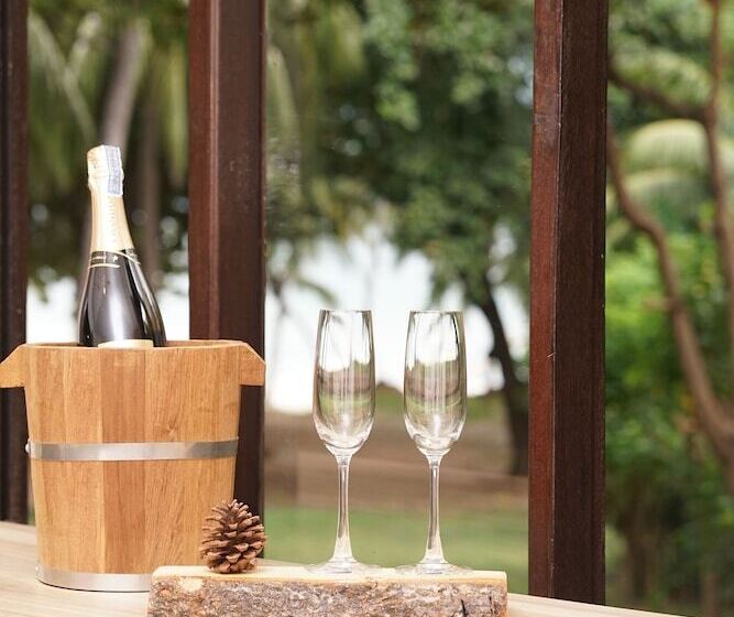 带大床的豪华间, Aquavana Haad Rin Resort