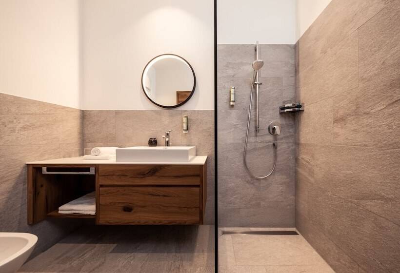 جناح دور أخير, B&b Boutiquehotel Clara