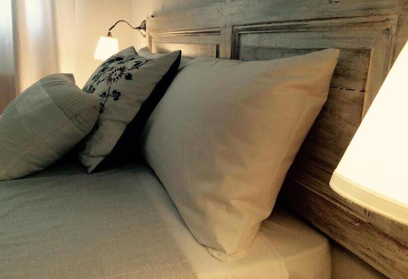 اتاق اکونومی, B&b Giù Le Stelle