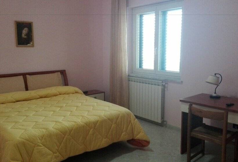 חדר סטנדרט לארבעה, B&b Il Raggio Di Sole