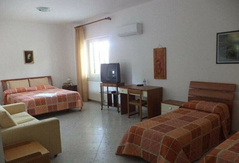 חדר סטנדרט לארבעה, B&b Il Raggio Di Sole