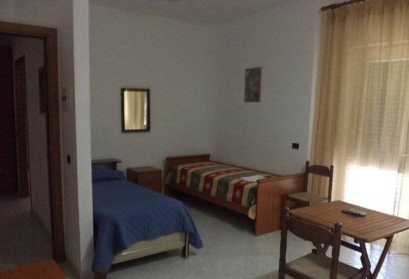 חדר סטנדרט לארבעה, B&b Il Raggio Di Sole