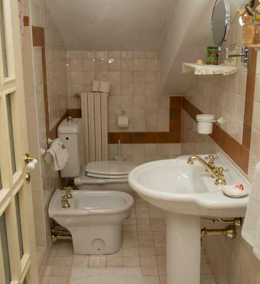 غرفة قياسية ثلاثية, B&b Villa Il Noce