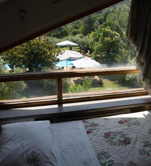 غرفة قياسية ثلاثية, B&b Villa Il Noce