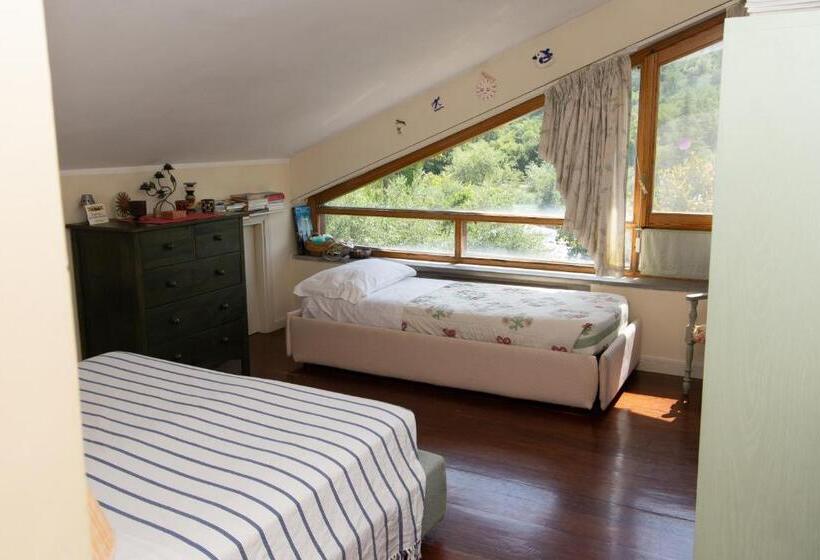 غرفة قياسية ثلاثية, B&b Villa Il Noce