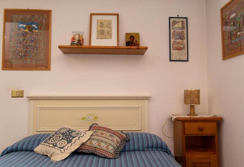 غرفة قياسية حمام مشترك, B&b Villa Il Noce