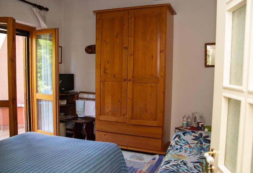 غرفة قياسية حمام مشترك, B&b Villa Il Noce