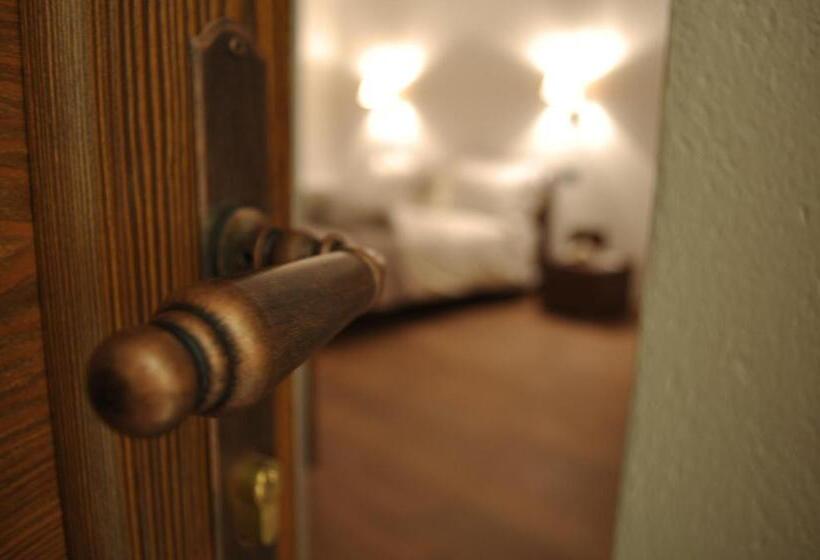 غرفة قياسية, Maison Constance