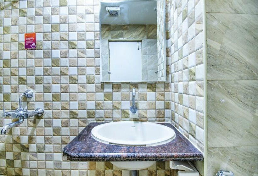 Camera Deluxe, Fabhotel Jansi Deluxe Nr Gandhipuram Bus Stand