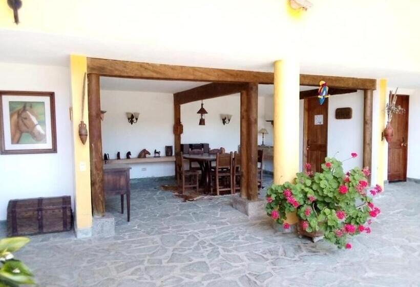 Четырехместный Номер Стандарт Вид на Сад, Finca Hotel La Ponderosa