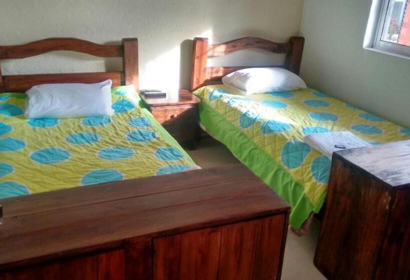 Четырехместный Номер Стандарт Вид на Сад, Finca Hotel La Ponderosa