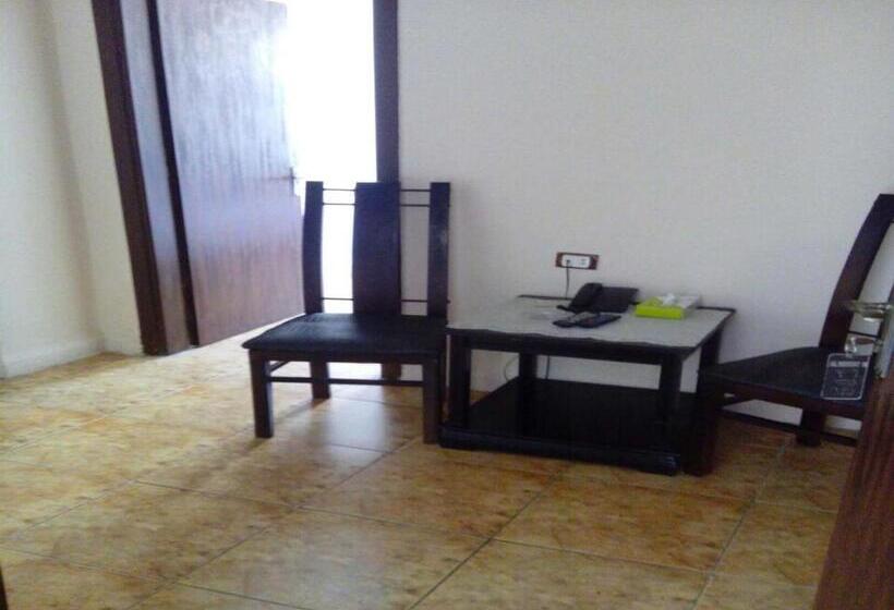 اتاق استاندارد سه نفره, Alhouriat