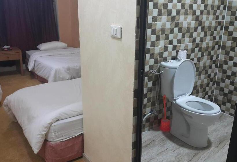 اتاق استاندارد سه نفره, Alhouriat