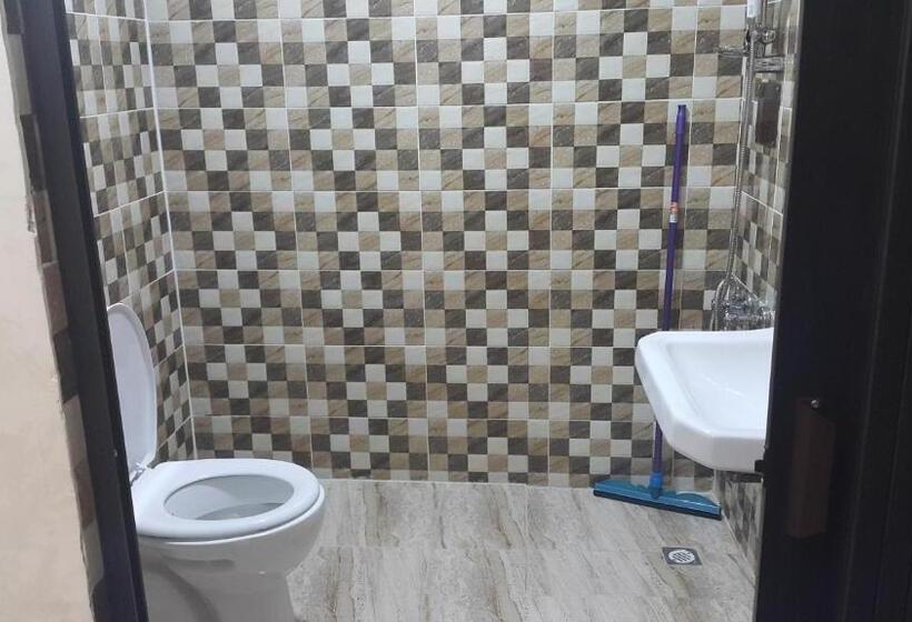 اتاق استاندارد سه نفره, Alhouriat