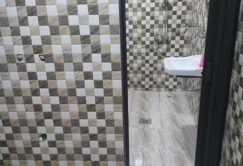 اتاق استاندارد چهار تخته, Alhouriat