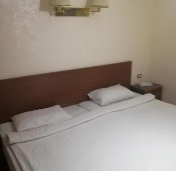 سوییت لوکس, Alhouriat