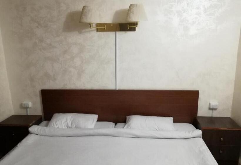 Deluxe Suite King Bed, Alhouriat