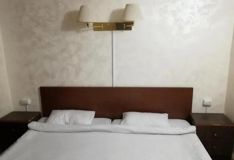 Deluxe Suite King Bed, Alhouriat