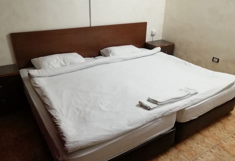 سوییت لوکس, Alhouriat