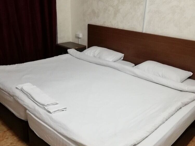 سوییت لوکس, Alhouriat