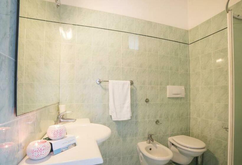 اتاق استاندارد چهار تخته, Augusta