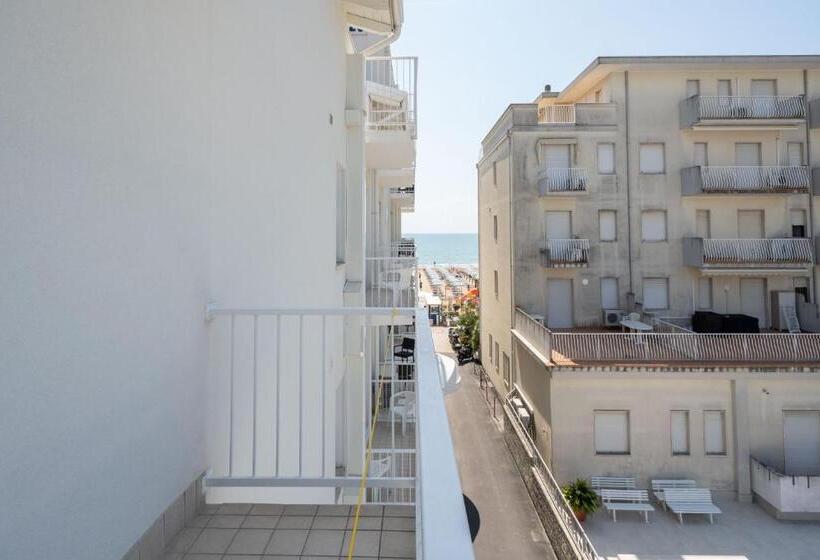 이코노미 패밀리 스위트, Boston 3 Stelle Superior Frontemare