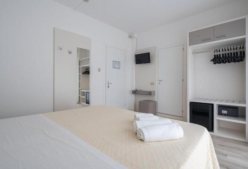 컴포트 룸 사이드 바다 뷰, Boston 3 Stelle Superior Frontemare