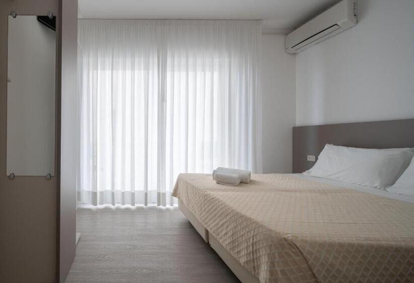 컴포트 룸 사이드 바다 뷰, Boston 3 Stelle Superior Frontemare