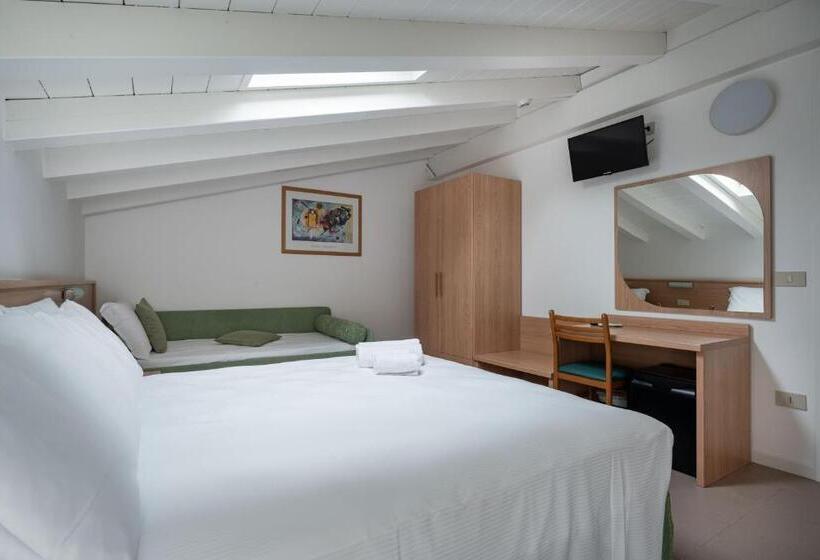 패밀리 룸, Boston 3 Stelle Superior Frontemare