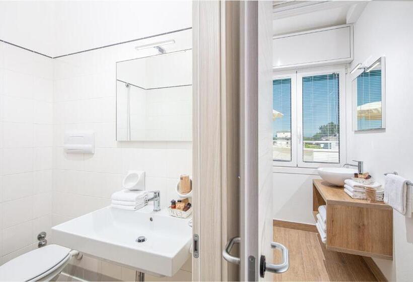 Yandan Deniz Manzaralı Süit, Condor