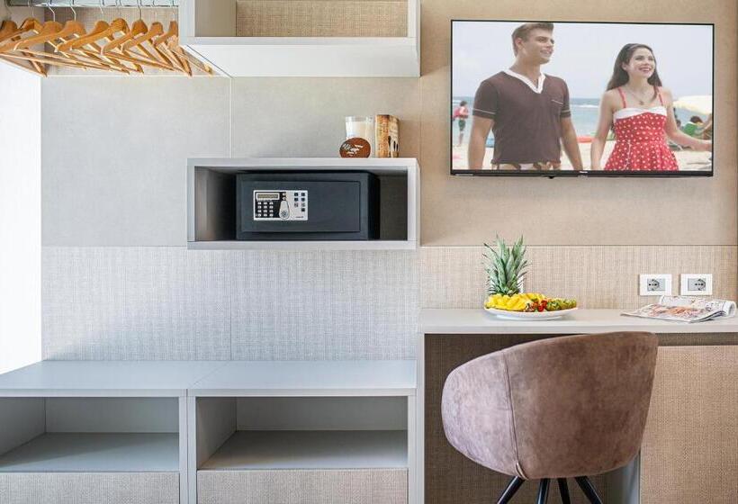 Yandan Deniz Manzaralı Süit, Condor