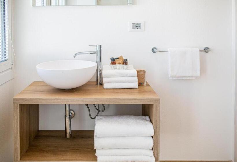 Yandan Deniz Manzaralı Süit, Condor