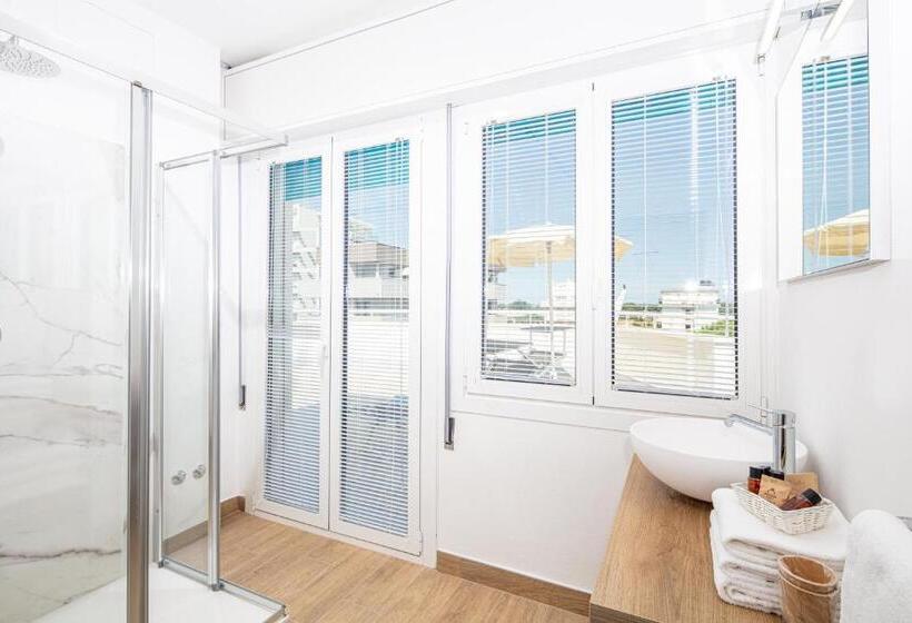 Yandan Deniz Manzaralı Süit, Condor